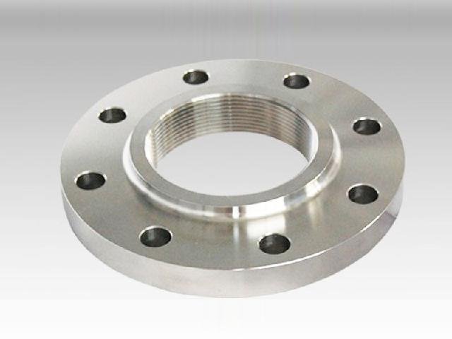 Connection between stainless steel flange and pipe